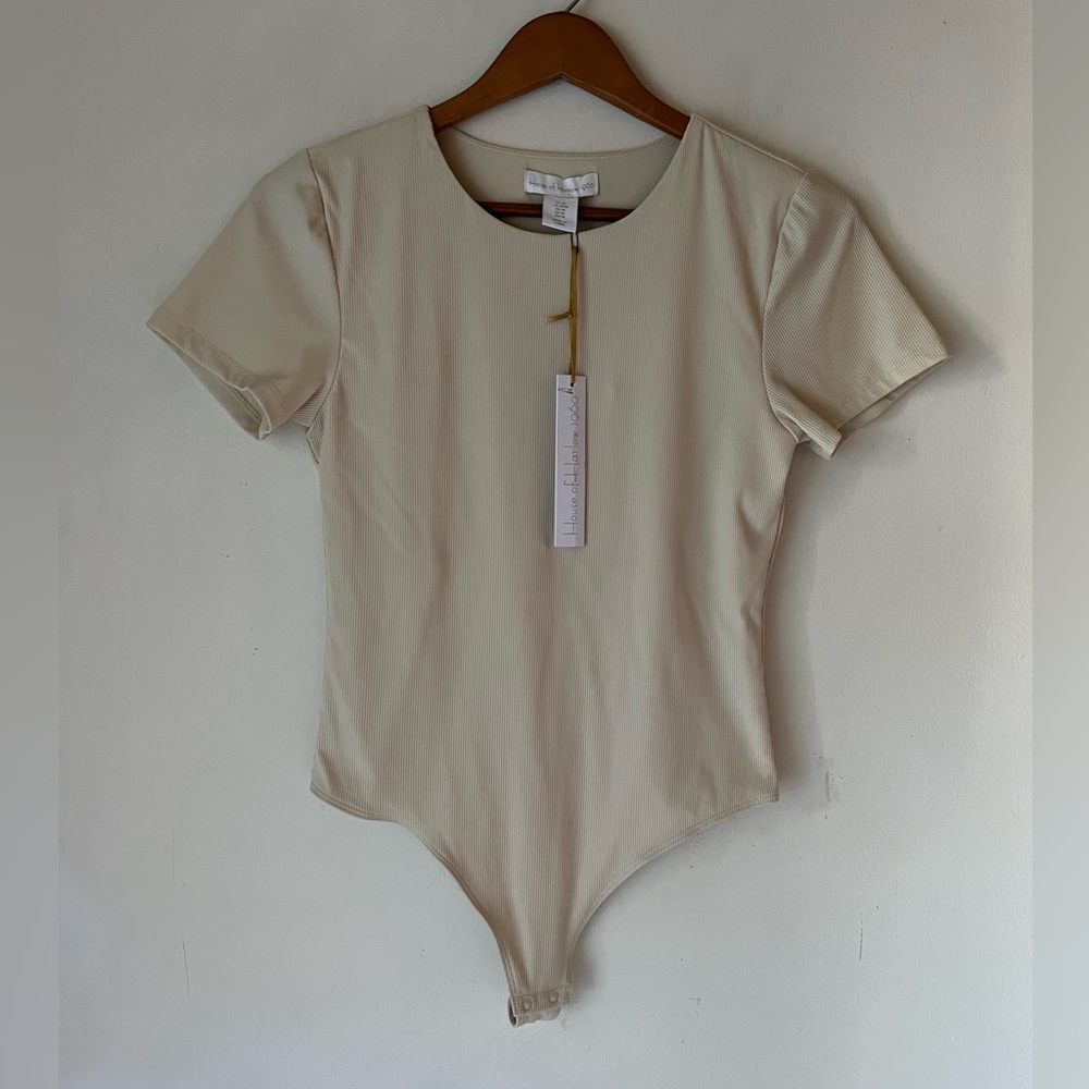 NWT House of Harlow 1960 Ribbed Tee Bodysuit in Cream Beige Sz Medium